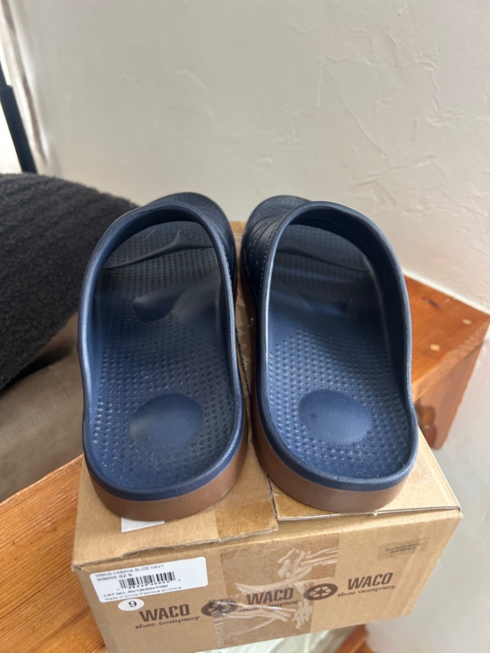 REVITALIGN Women's Navy Three-Strap Slide Sandals - Picture 3 of 4